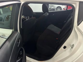 Nissan Leaf 24kWh Acenta Hatchback 5dr Electric Auto (109 bhp)