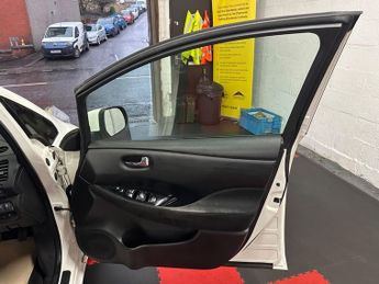 Nissan Leaf 24kWh Acenta Hatchback 5dr Electric Auto (109 bhp)