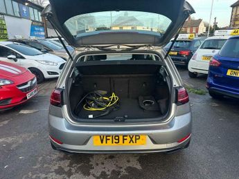 Volkswagen Golf 35.8kWh e-Golf Auto 5dr
