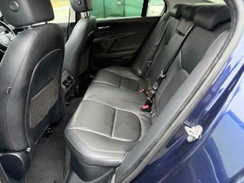 Jaguar XE 2.0d Portfolio Auto Euro 6 (s/s) 4dr