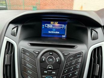 Ford Focus 1.6 Zetec Navigator Powershift Euro 5 5dr