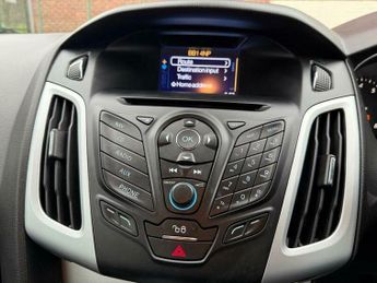 Ford Focus 1.6 Zetec Navigator Powershift Euro 5 5dr