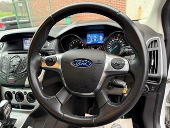 Ford Focus 1.6 Zetec Navigator Powershift Euro 5 5dr