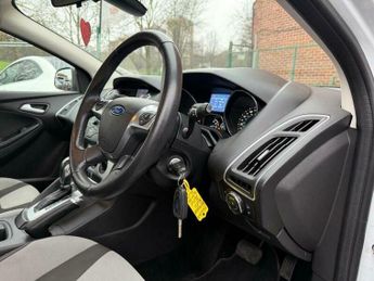 Ford Focus 1.6 Zetec Navigator Powershift Euro 5 5dr