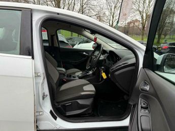 Ford Focus 1.6 Zetec Navigator Powershift Euro 5 5dr