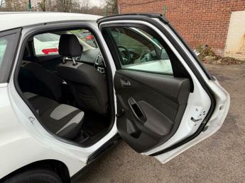 Ford Focus 1.6 Zetec Navigator Powershift Euro 5 5dr