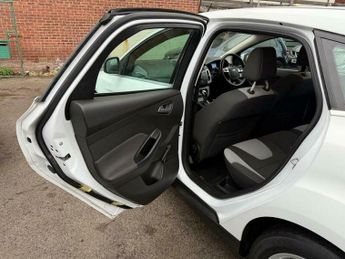 Ford Focus 1.6 Zetec Navigator Powershift Euro 5 5dr