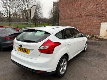 Ford Focus 1.6 Zetec Navigator Powershift Euro 5 5dr