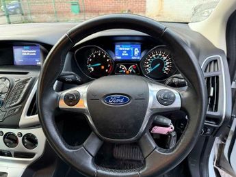 Ford Focus 1.6 Zetec Navigator Powershift Euro 5 5dr
