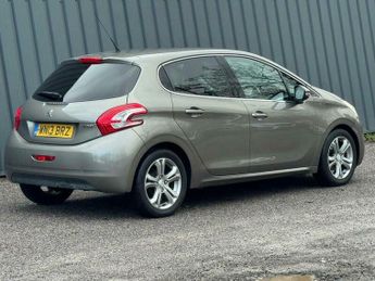 Peugeot 208 1.2 VTi Allure Euro 5 5dr