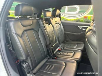 Audi Q7 3.0 TDI QUATTRO S LINE [STUNNING 7 SEATER Q7]