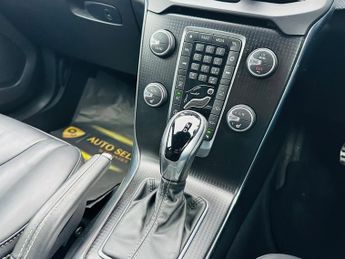 Volvo V40 D2 R-DESIGN EDITION