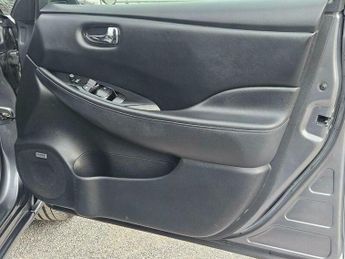 Nissan Leaf 24kWh Tekna Auto 5dr