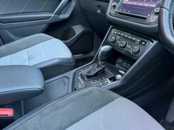 Volkswagen Tiguan 2.0 TDI BlueMotion Tech R-Line DSG 4Motion Euro 6 (s/s) 5dr