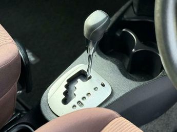 Toyota Yaris 1.0 VVT-i Icon Plus CVT Euro 5 5dr