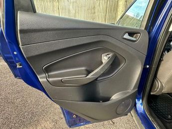 Ford Kuga 2.0 TDCi Zetec SUV 5dr Diesel Powershift AWD Euro 6 (s/s) (150 p