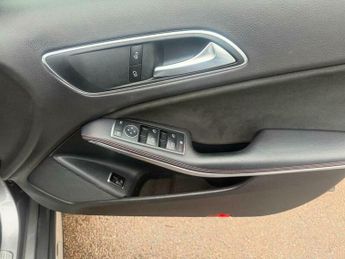 Mercedes-Benz C Class 2.0 GLA250 AMG Line 7G-DCT 4MATIC Euro 6 (s/s) 5dr