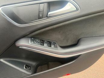 Mercedes-Benz C Class 2.0 GLA250 AMG Line 7G-DCT 4MATIC Euro 6 (s/s) 5dr