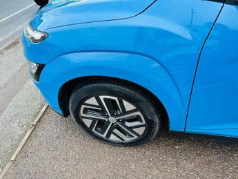 Hyundai KONA 64kWh Premium Auto 5dr (10.5kW Charger)