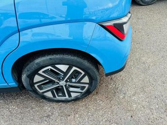 Hyundai KONA 64kWh Premium Auto 5dr (10.5kW Charger)