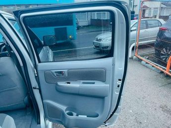 Toyota Hilux 3.0 D-4D Invincible Auto 4WD 4dr