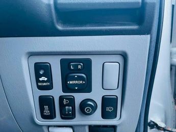 Toyota Hilux 3.0 D-4D Invincible Auto 4WD 4dr