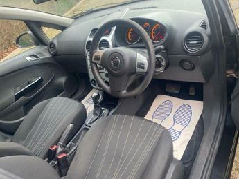 Vauxhall Corsa 1.4i 16v Club 5dr