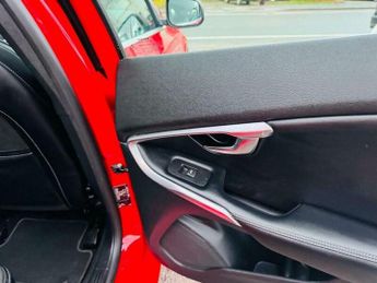 Volvo V40 2.0 D3 R-Design Nav Plus Euro 6 (s/s) 5dr