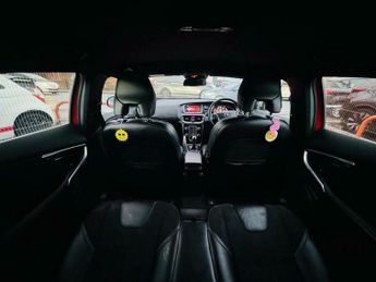 Volvo V40 2.0 D3 R-Design Nav Plus Euro 6 (s/s) 5dr