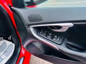 Volvo V40 2.0 D3 R-Design Nav Plus Euro 6 (s/s) 5dr