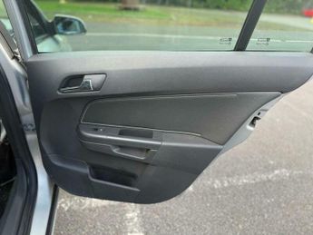 Vauxhall Astra 1.8i 16v Design 5dr