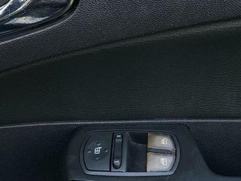 Vauxhall Corsa 1.4i 16v Design 5dr (a/c)