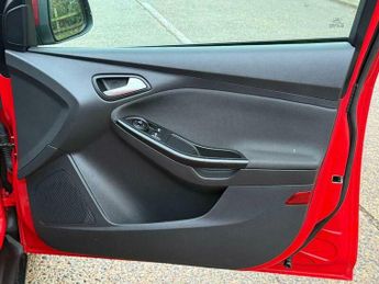 Ford Focus 1.6 Zetec Powershift Euro 5 5dr
