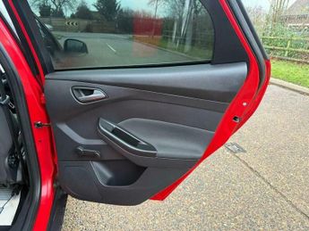 Ford Focus 1.6 Zetec Powershift Euro 5 5dr