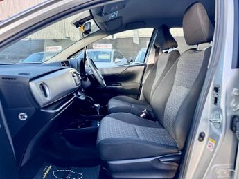 Toyota Yaris VVT-I ICON PLUS