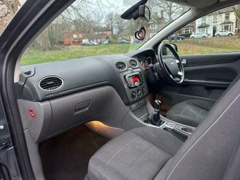 Ford Focus 1.6 Titanium 5dr