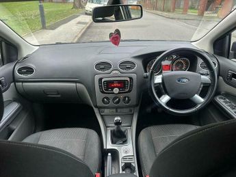 Ford Focus 1.6 Titanium 5dr