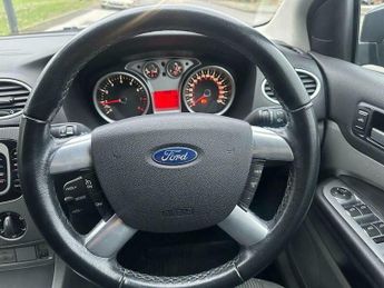 Ford Focus 1.6 Titanium 5dr