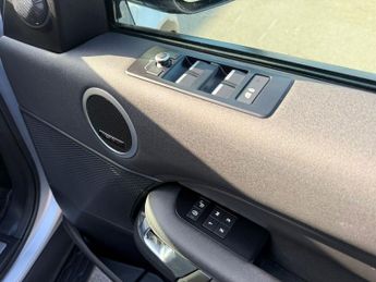 Land Rover Discovery 3.0 SD V6 HSE Auto 4WD Euro 6 (s/s) 5dr