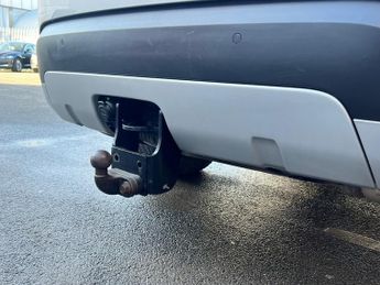 Land Rover Discovery 3.0 SD V6 HSE Auto 4WD Euro 6 (s/s) 5dr