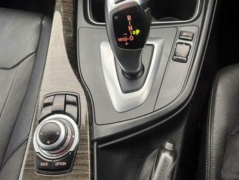 BMW 3 SERIES 2.0 320d Luxury Saloon 4dr Diesel Auto Euro 5 (s/s) (184 ps)