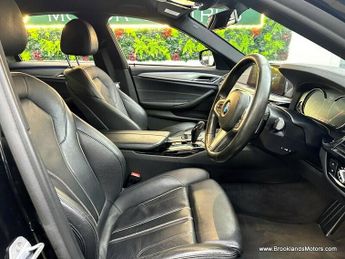 BMW 5 SERIES 520d M SPORT [9X SERVICES, SAT NAV, LEATHER & HEATED SEATS]