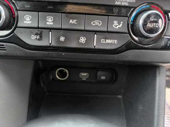 Kia Niro Niro 2 1.6 Plugin Hybrid 2022(71) GDi 8.9kWh 5 Seats SUV 5dr 1 O