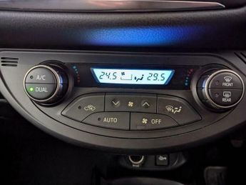 Toyota Yaris 1.5 VVT-h Orange Edition E-CVT Euro 6 5dr