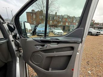 Ford Tourneo Custom 2.0 320 EcoBlue Titanium Auto L2 Euro 6 (s/s) 5dr