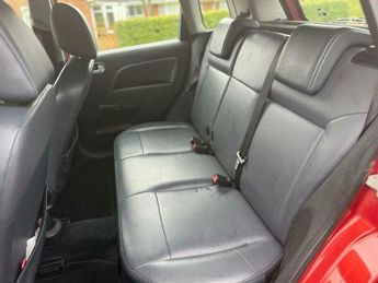 Ford Fiesta 1.6 Ghia 5dr