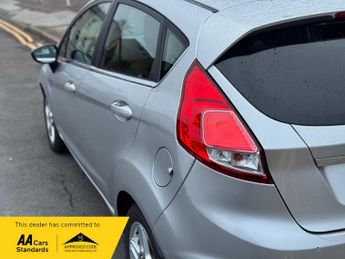 Ford Fiesta ZETEC 1.6 Zetec Powershift Euro 5 5dr