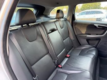 Volvo XC60 2.4 D4 SE Lux Nav SUV 5dr Diesel Geartronic AWD Euro 5 (181 ps)