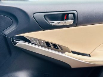 Lexus IS 300H EXECUTIVE EDITION