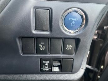 Toyota Noah 1.8 Hybrid 7 Seater